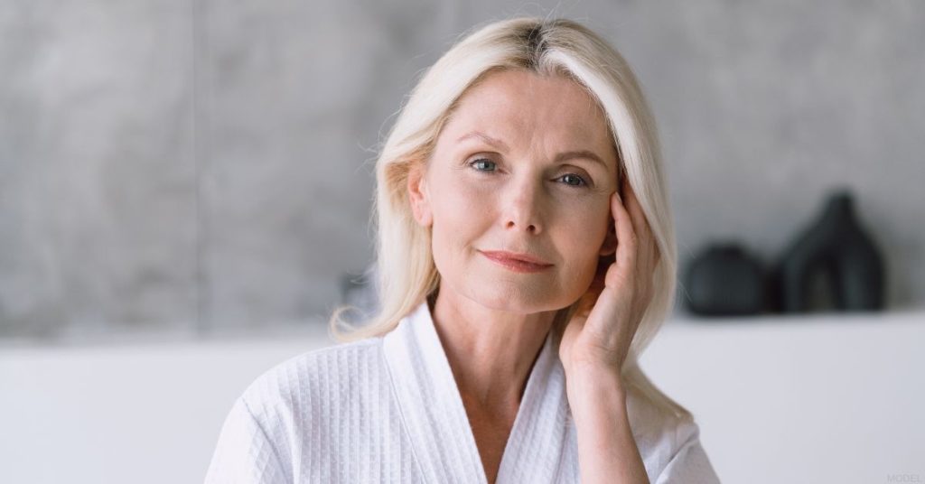 Woman in a white robe posing for the camera (MODEL)